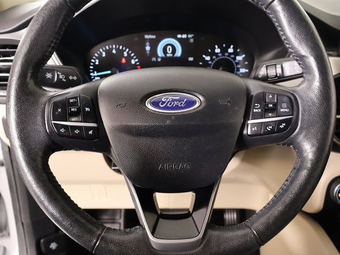 Used 2020 Ford Escape SEL image 3