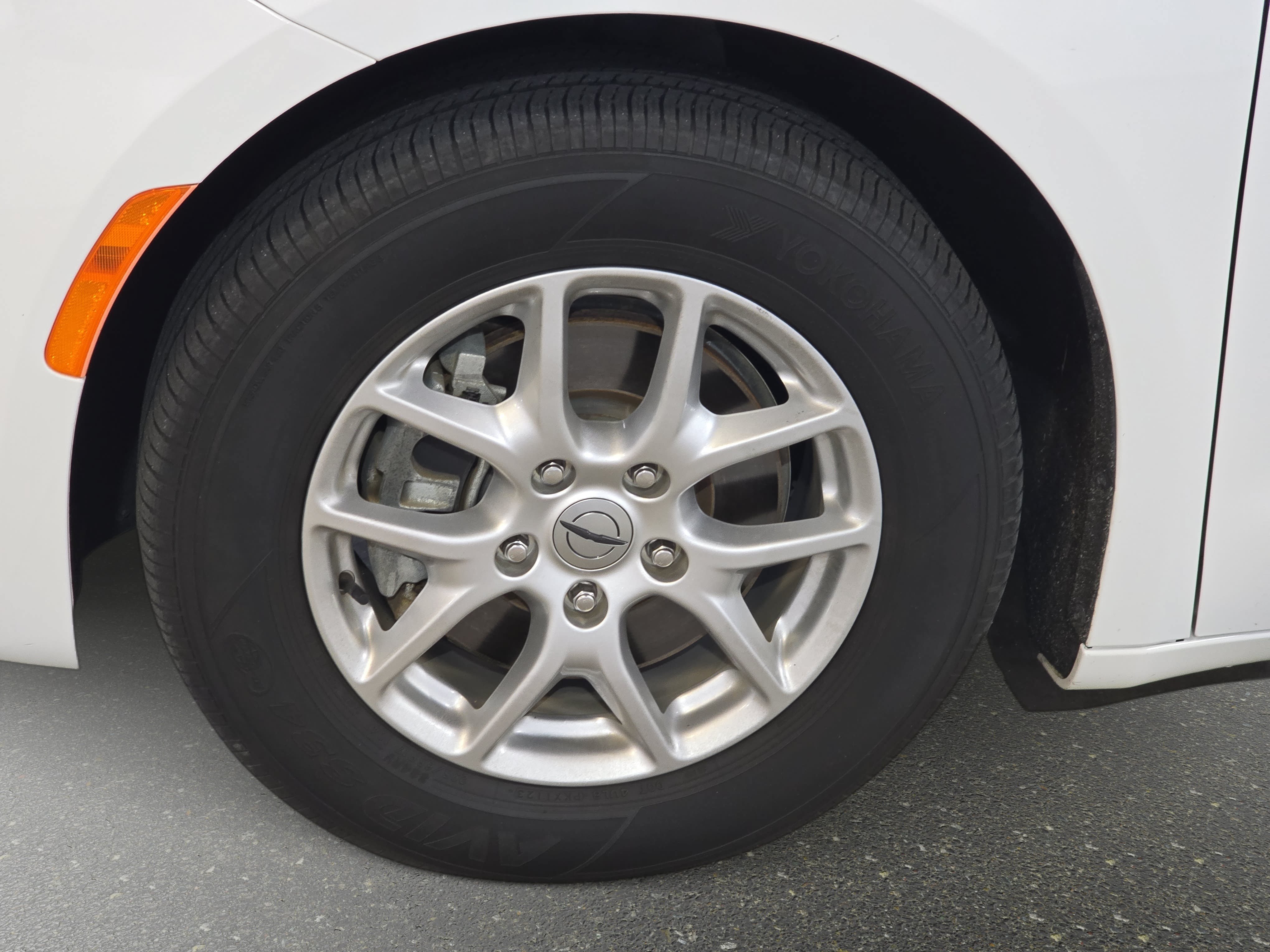 Used 2023 Chrysler Pacifica Touring-L FWD image 12