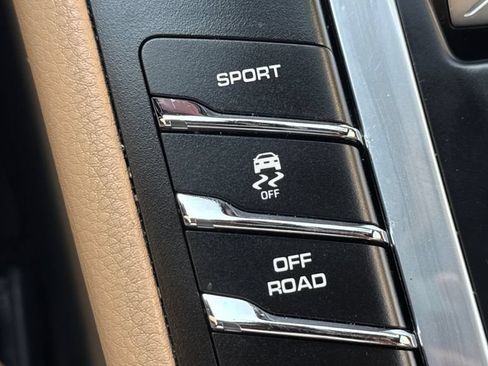 Used 2019 Porsche Macan AWD/4WD image 34
