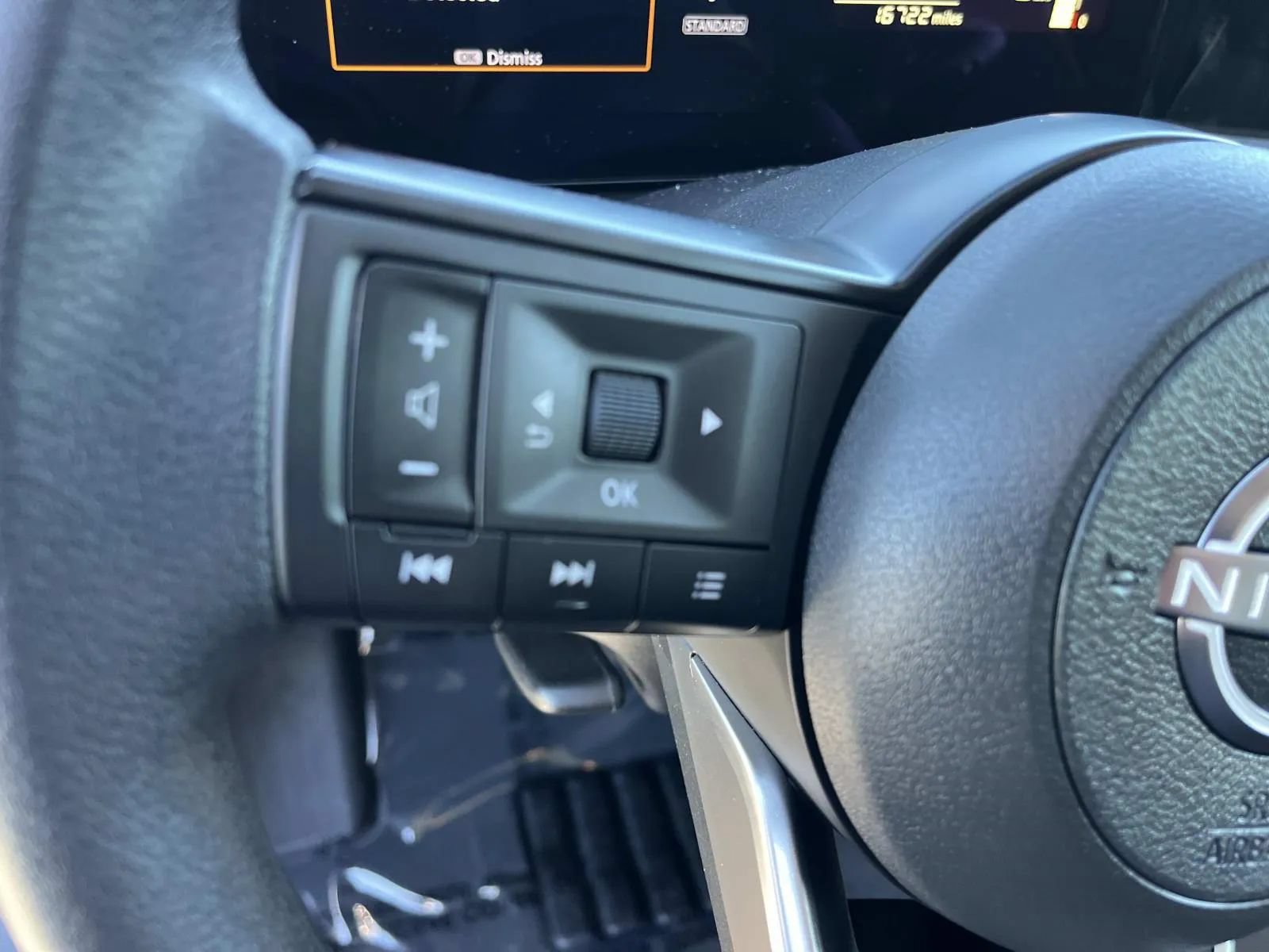 Used 2025 Nissan Kicks SV w/ Illumination Package FWD image 28
