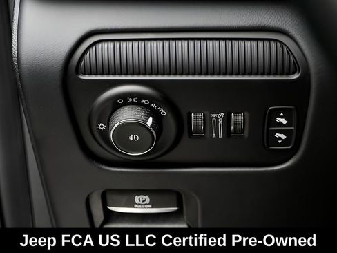 Used 2023 Jeep Grand Wagoneer L Series II w/ Premium Group II AWD/4WD image 16