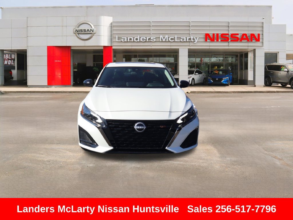Used 2025 Nissan Altima 2.5 SR w/ SR Premium Package FWD image 11