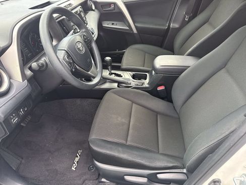 Used 2017 Toyota RAV4 LE FWD image 9