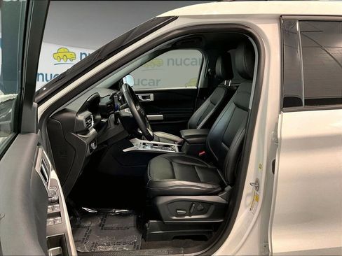 Used 2023 Ford Explorer XLT w/ Equipment Group 202A image 11