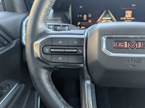 Used 2025 GMC Acadia Elevation image 13