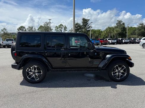 Used 2024 Jeep Wrangler Unlimited AWD/4WD image 2