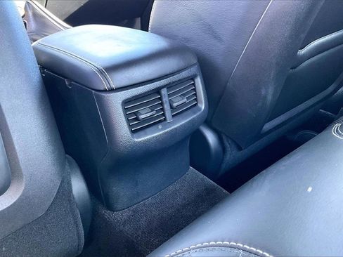 Used 2016 Dodge Challenger SRT image 33