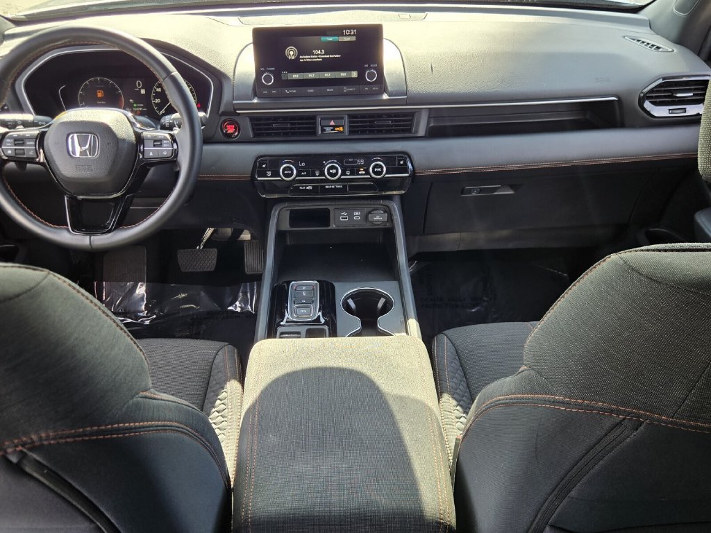 Used 2025 Honda Pilot Sport image 13