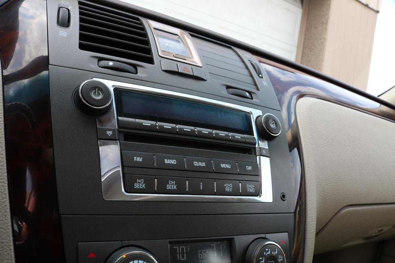 Used 2009 Cadillac DTS w/ Sun And Sound Package FWD image 30