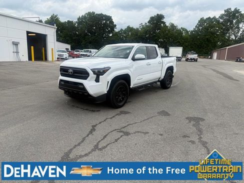 Used 2024 Toyota Tacoma SR5 AWD/4WD image 2