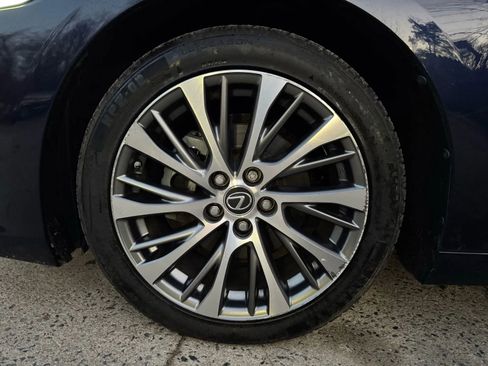 Used 2019 Lexus ES 300h w/ Premium Package image 36