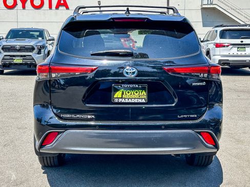 Used 2023 Toyota Highlander Limited FWD image 7