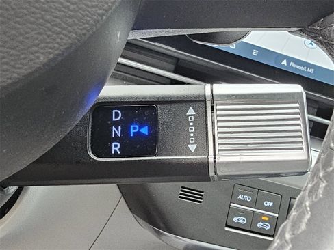 Certified 2025 Hyundai Kona Limited image 22