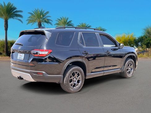Used 2024 Honda Pilot TrailSport image 5