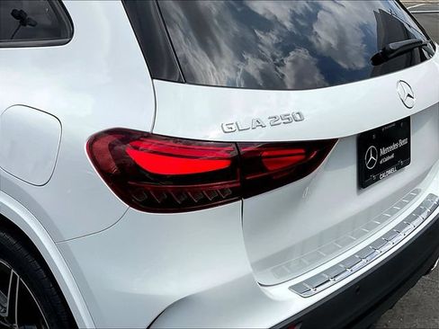 Certified 2024 Mercedes-Benz GLA 250 4MATIC image 25