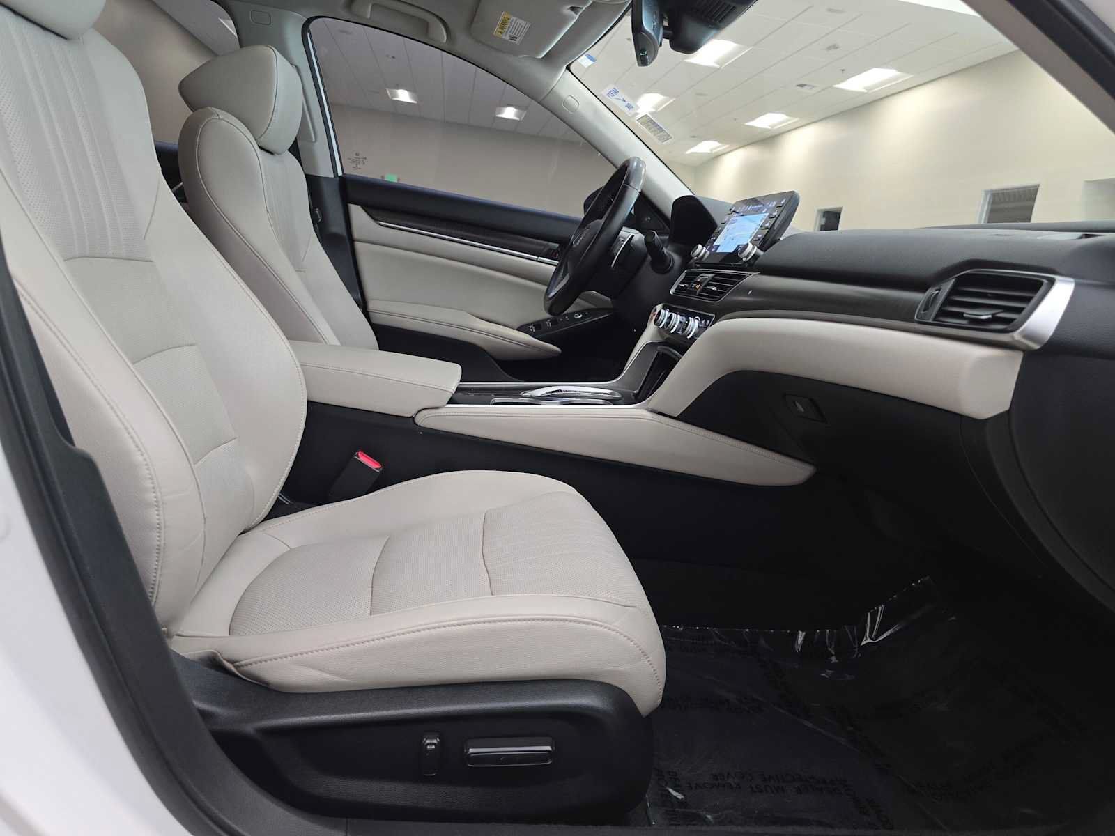 Used 2020 Honda Accord Touring image 28