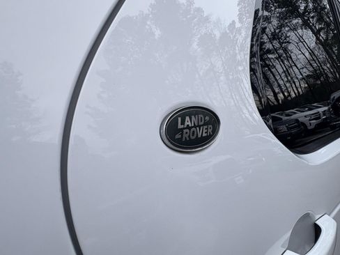 Used 2018 Land Rover Discovery HSE image 15