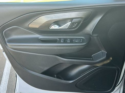 Used 2024 GMC Terrain SLE FWD image 19