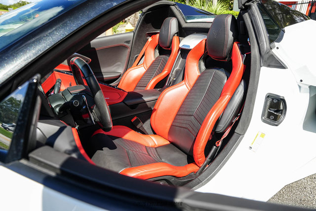 Used 2021 Chevrolet Corvette Stingray Premium Conv w/ Z51 Performance Package RWD image 33
