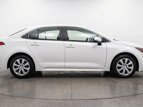 Used 2025 Toyota Corolla LE FWD image 11
