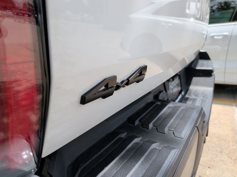 Used 2025 Toyota Tundra Limited AWD/4WD image 35