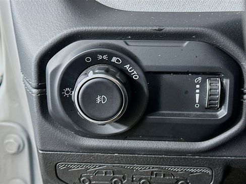 Used 2025 Jeep Wrangler Unlimited Sahara AWD/4WD image 16