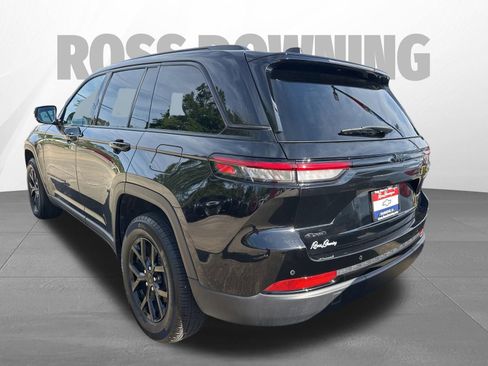 Used 2025 Jeep Grand Cherokee Altitude AWD/4WD image 6