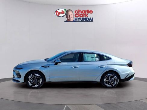 New 2026 Hyundai Sonata SEL FWD image 2