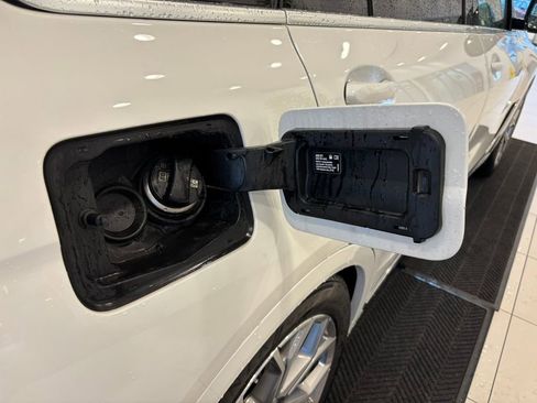 Used 2022 BMW X7 xDrive40i w/ Luxury Seating Package image 41