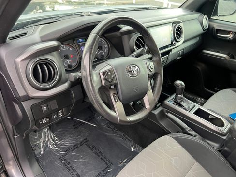 Used 2020 Toyota Tacoma TRD Off-Road AWD/4WD image 10
