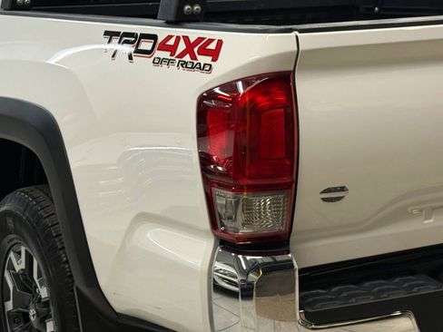 Used 2017 Toyota Tacoma TRD Off-Road w/ Tow Package (A/T) image 12