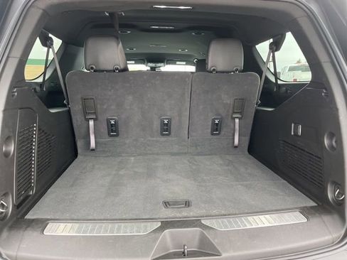 Used 2025 Chevrolet Suburban Z71 image 34