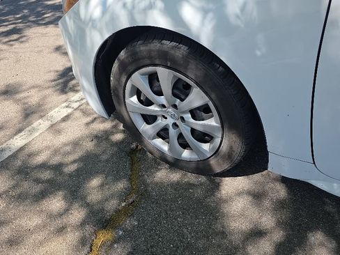 Used 2024 Toyota Corolla LE FWD image 5