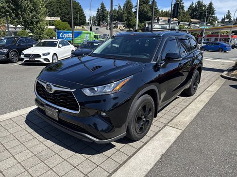 Used 2020 Toyota Highlander XLE AWD/4WD image 1