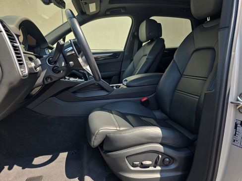 Certified 2023 Porsche Cayenne AWD/4WD image 5