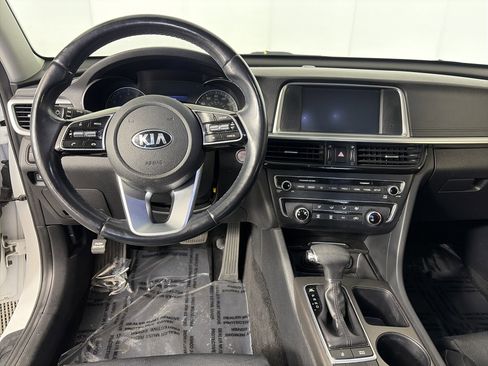 Used 2020 Kia Optima SE image 3