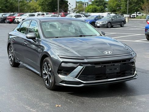 Used 2025 Hyundai Sonata SEL FWD image 11