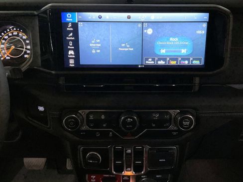 Used 2025 Jeep Wrangler Unlimited Rubicon image 13