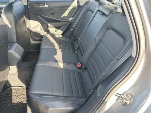 Used 2022 Volkswagen Jetta SE w/ Panoramic Sunroof Package image 12