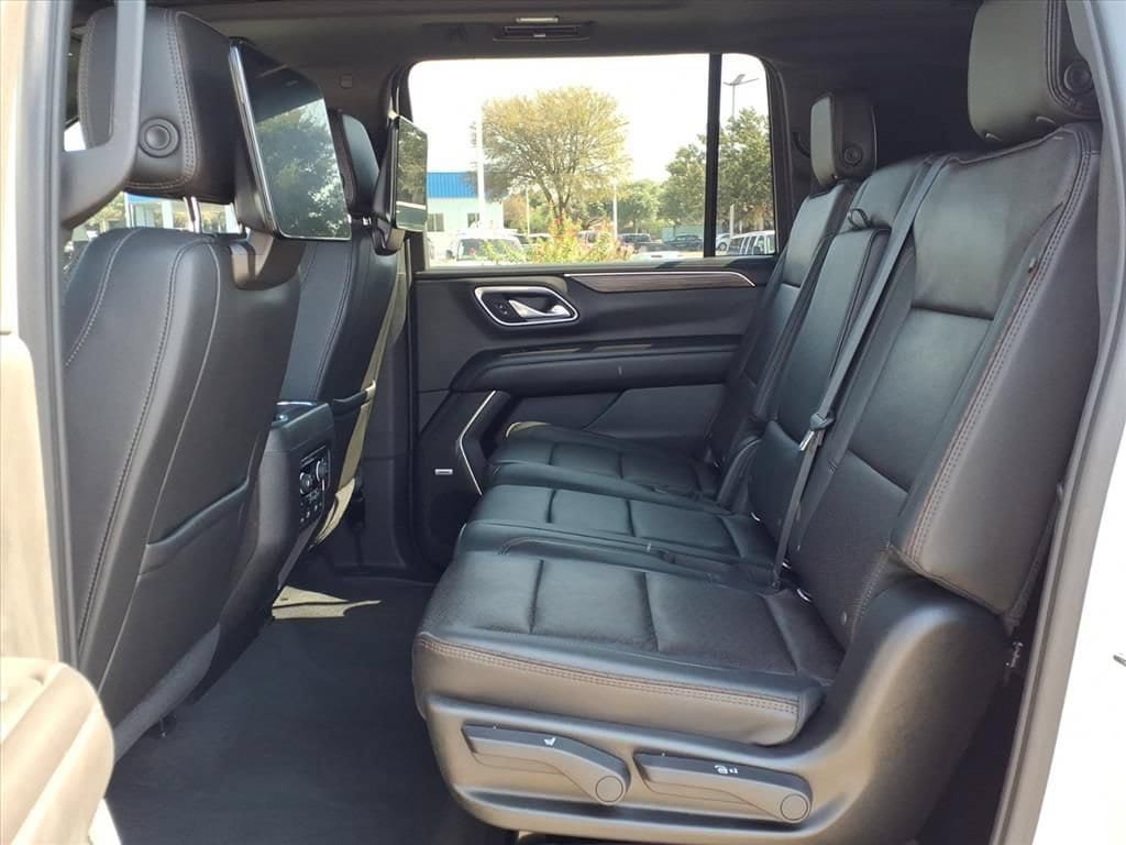 Used 2021 Chevrolet Suburban High Country w/ Premium Package AWD/4WD image 21