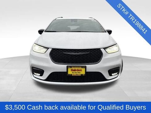 New 2026 Chrysler Pacifica Select w/ S Appearance Package image 2