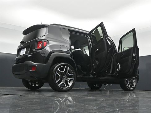 Used 2020 Jeep Renegade Latitude w/ Cold Weather Group AWD/4WD image 40