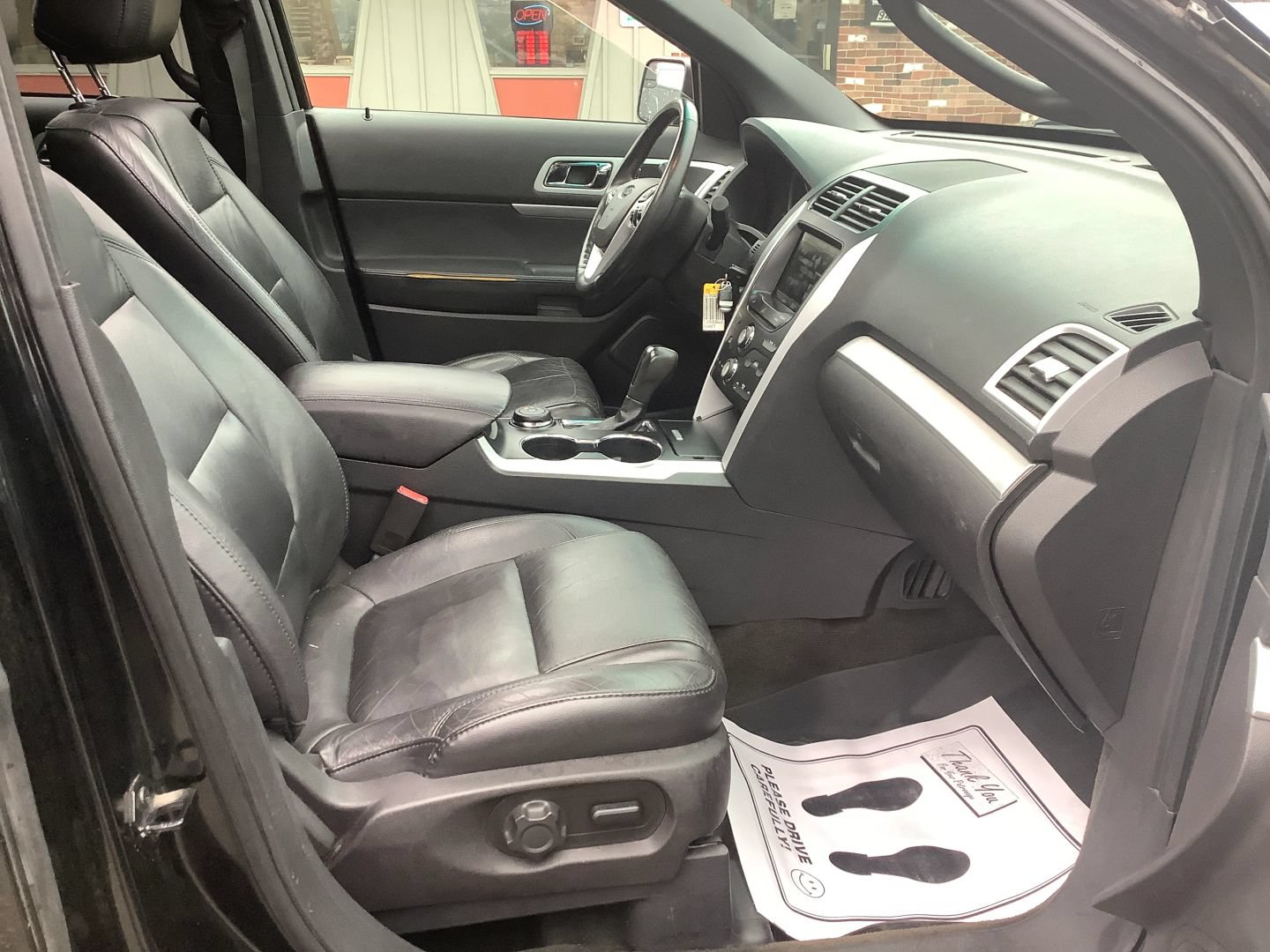 Used 2015 Ford Explorer XLT w/ Equipment Group 202A AWD/4WD image 13