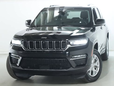 Used 2023 Jeep Grand Cherokee Limited w/ Luxury Tech Group II image 3