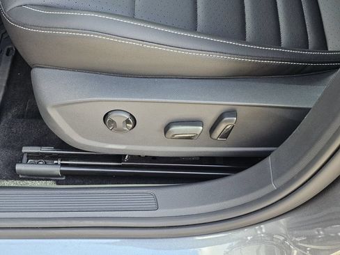 Used 2022 Volkswagen Jetta SE FWD image 17