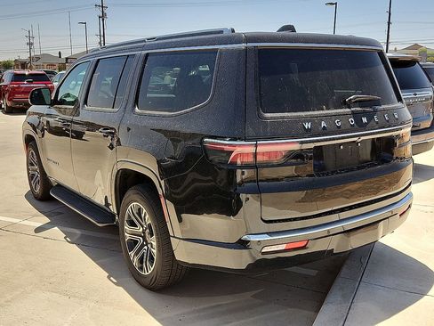 Used 2024 Jeep Wagoneer Series II w/ Flexible Seating Group AWD/4WD image 2