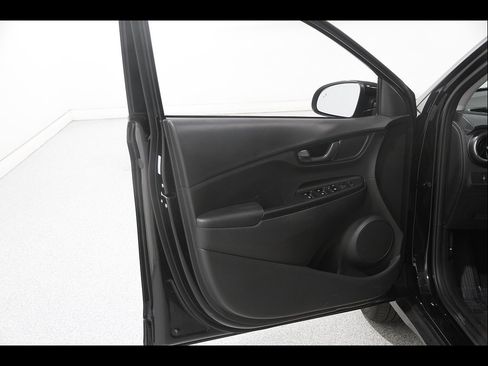 Certified 2023 Hyundai Kona SEL AWD/4WD image 4