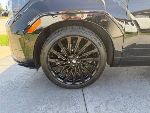 Used 2025 Hyundai Santa Fe Calligraphy FWD image 4