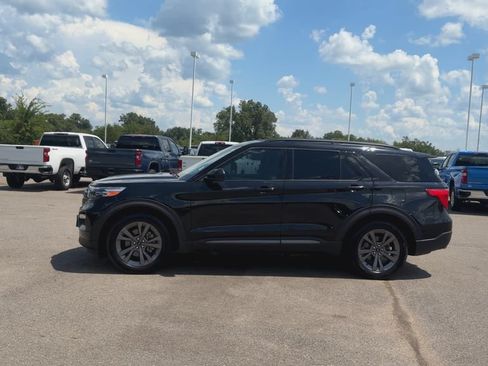Used 2023 Ford Explorer XLT w/ Equipment Group 202A RWD image 5