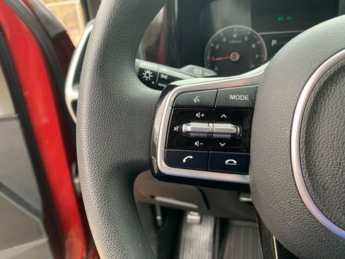 Used 2023 Kia Sorento LX image 30